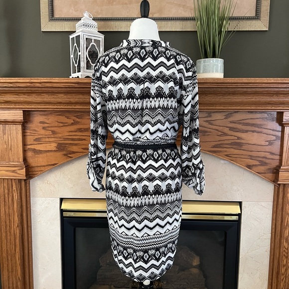 Almost Famous Black Geometric Print Belted Tribal Boho‎ Blouse Sz. XL Juniors - Picture 10 of 14